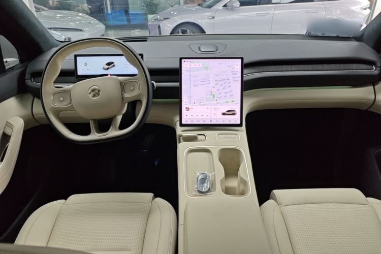 Used Nio ES6 2024 75 kWh Center Console