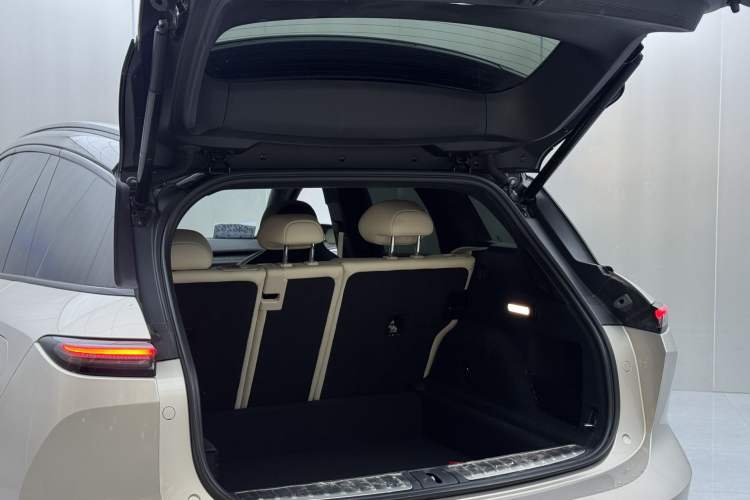 Used Nio ES6 2024 75 kWh Exterior 8
