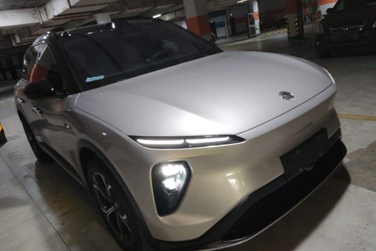 Used Nio ES6 2024 75 kWh Front Right 45 Deg