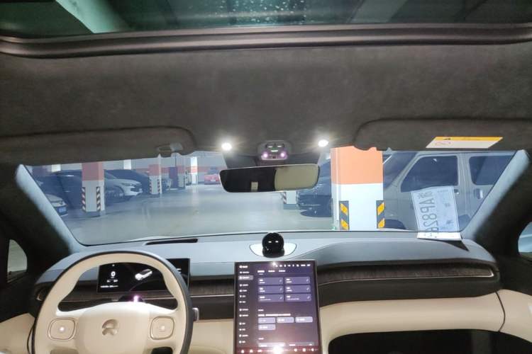 Used Nio ES6 2024 75 kWh Headliner