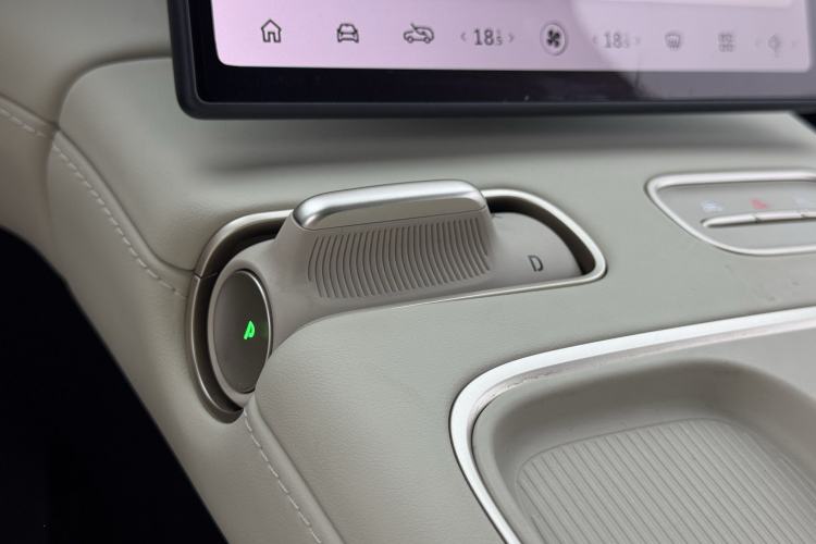 Used Nio ES6 2024 75 kWh Interior 1
