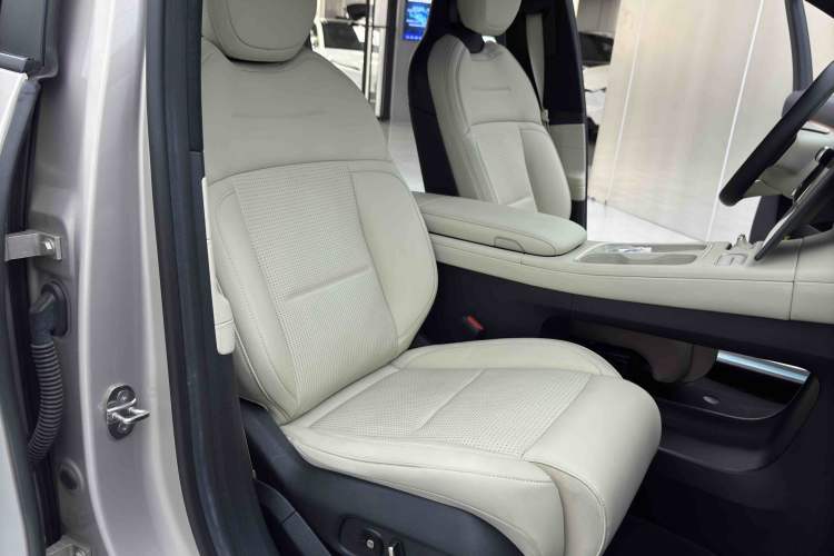 Used Nio ES6 2024 75 kWh Interior 4