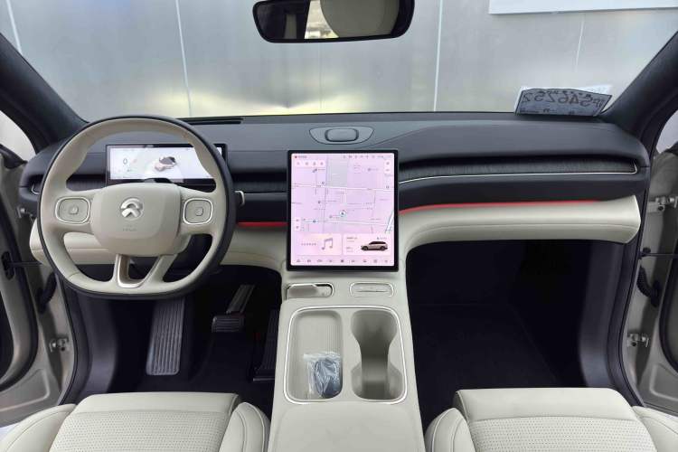 Used Nio ES6 2024 75 kWh Interior 7