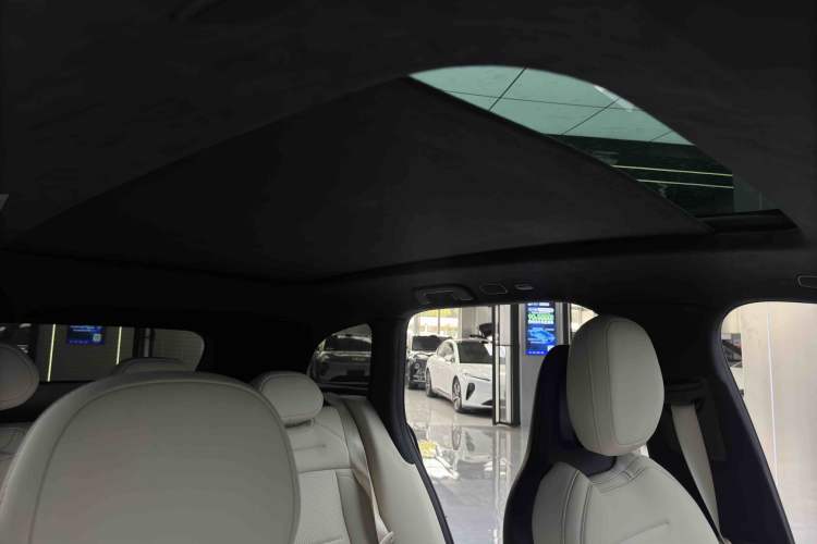 Used Nio ES6 2024 75 kWh Interior 8