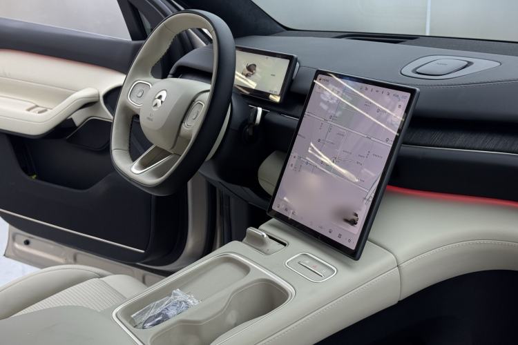Used Nio ES6 2024 75 kWh Interior 9