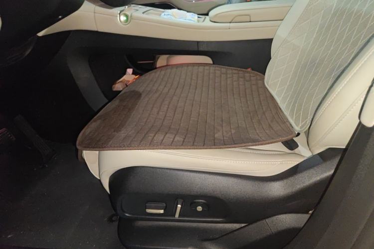 Used Nio ES6 2024 75 kWh Left Front Seat