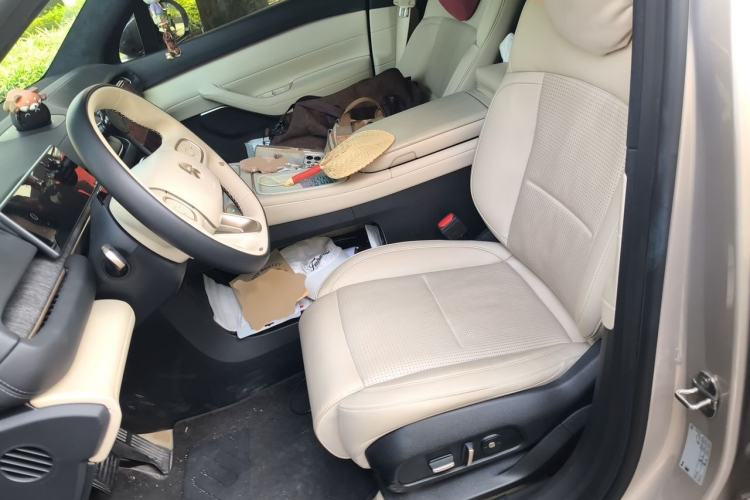 Used Nio ES6 2024 75 kWh Left Front Seat