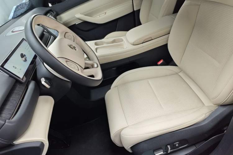 Used Nio ES6 2024 75 kWh Left Front Seat