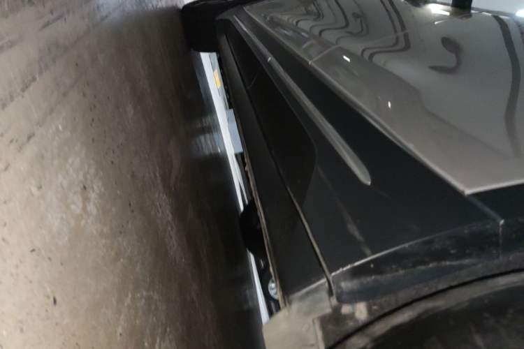 Used Nio ES6 2024 75 kWh Left Side Sill