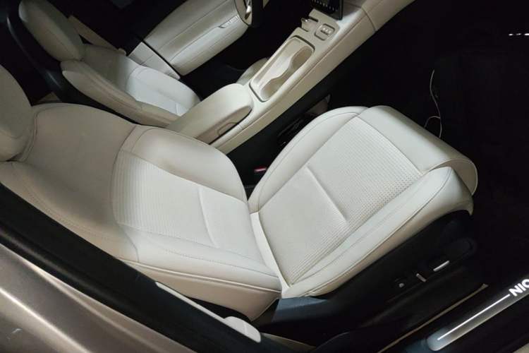 Used Nio ES6 2024 75 kWh Right Front Seat