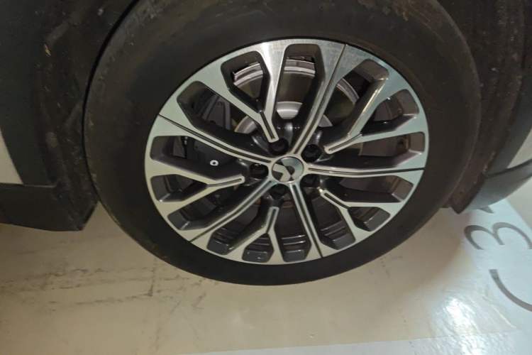 Used Nio ES6 2024 75 kWh Right Front Wheel Hub