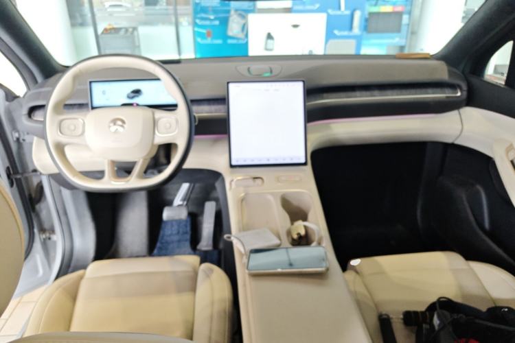 Used Nio ES6 2024 75 kWh Center Console
