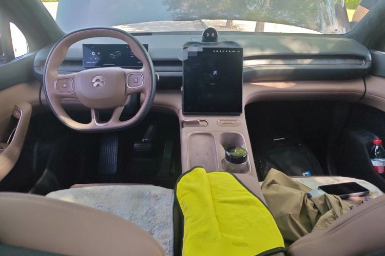 Used Nio ES6 2024 75 kWh Center Console