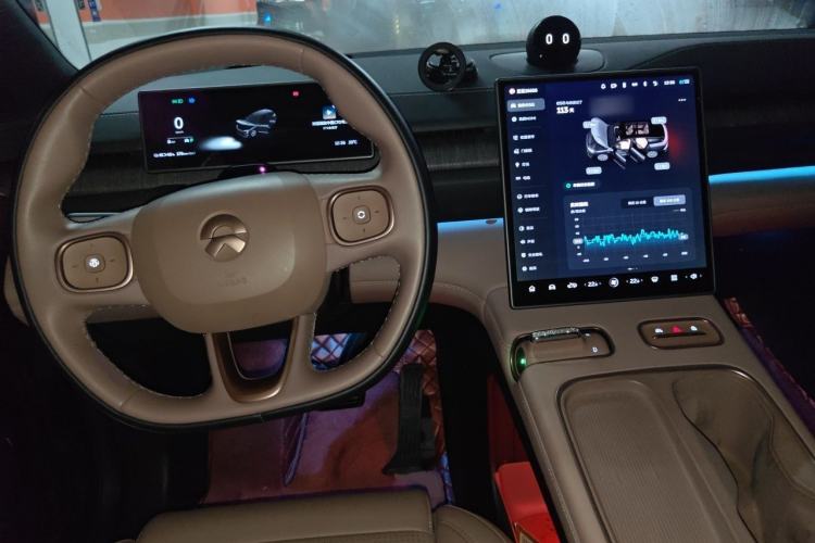 Used Nio ES6 2024 75 kWh Center Console