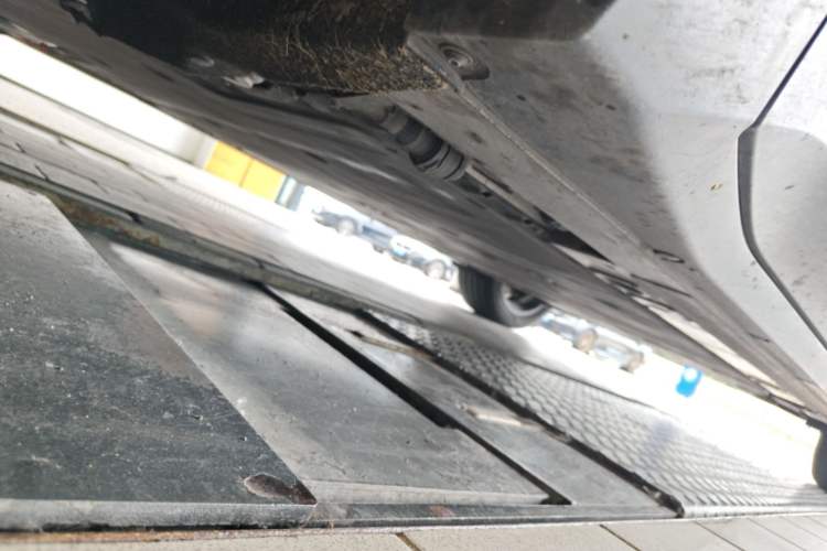 Used Nio ES6 2024 75 kWh Chassis Front Left
