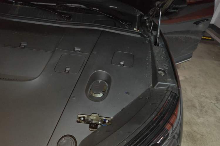 Used Nio ES6 2024 75 kWh Engine Bay Left
