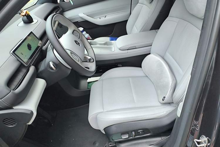 Used Nio ES6 2024 75 kWh Left Front Seat