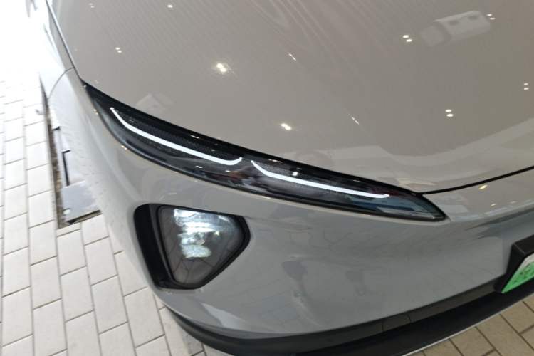 Used Nio ES6 2024 75 kWh Right Front Headlight
