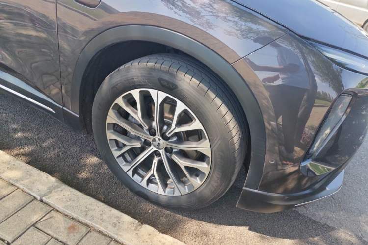 Used Nio ES6 2024 75 kWh Right Front Wheel Hub
