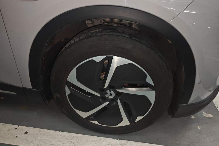 Used Nio ES6 2024 75 kWh Right Front Wheel Hub