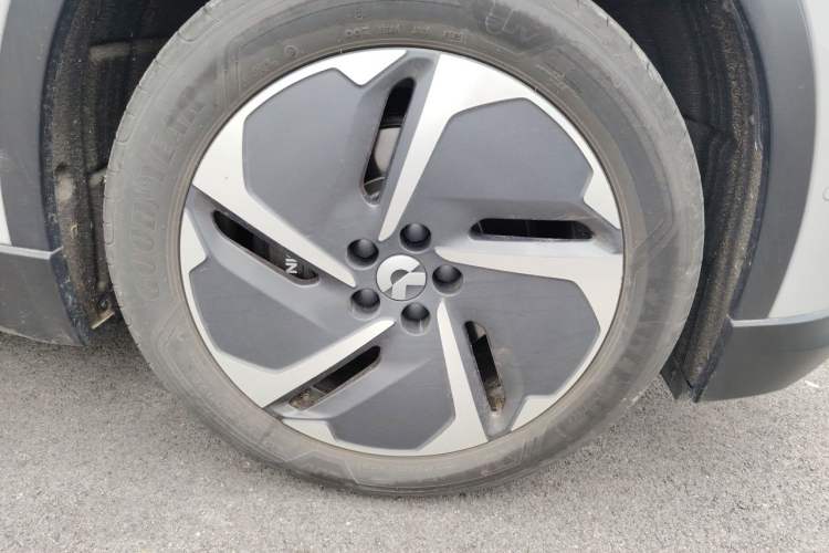 Used Nio ES6 2024 75 kWh Right Front Wheel Hub