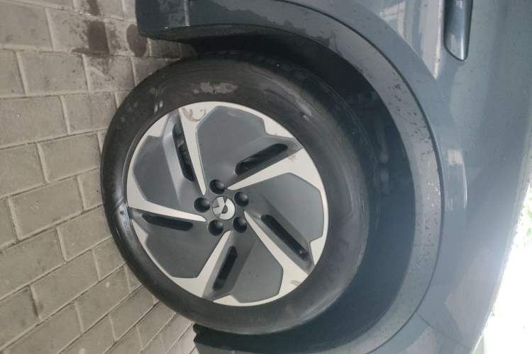 Used Nio ES6 2024 75 kWh Right Front Wheel Hub