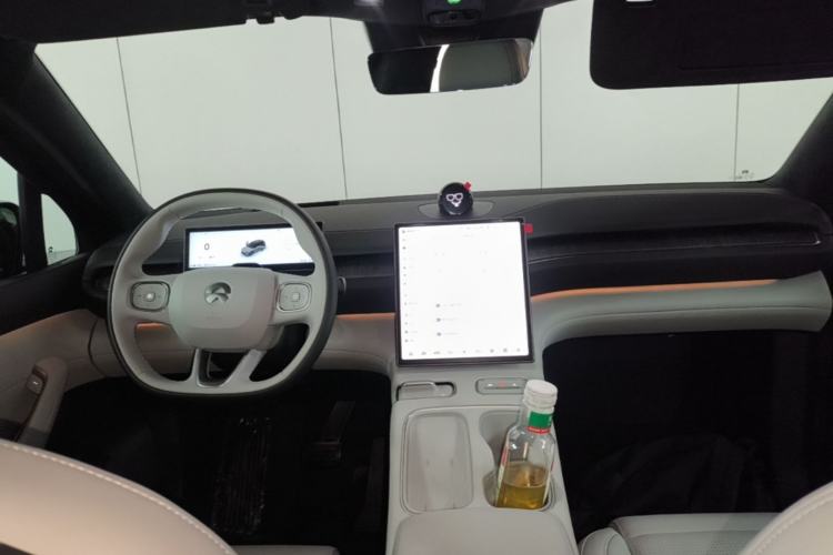 Used Nio ES6 2024 75 kWh Center Console