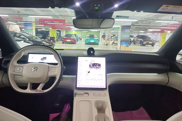 Used Nio ES6 2024 75 kWh Center Console