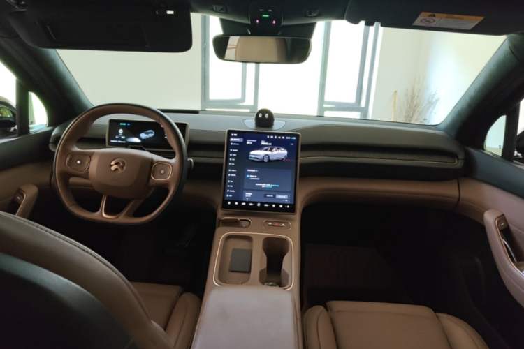 Used Nio ES6 2024 75 kWh Center Console