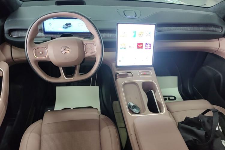 Used Nio ES6 2024 75 kWh Center Console