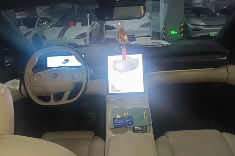 Used Nio ES6 2024 75 kWh Center Console