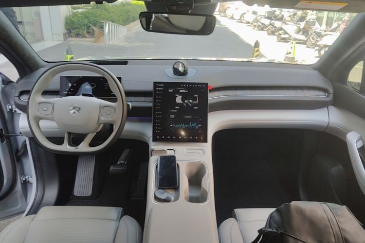 Used Nio ES6 2024 75 kWh Center Console