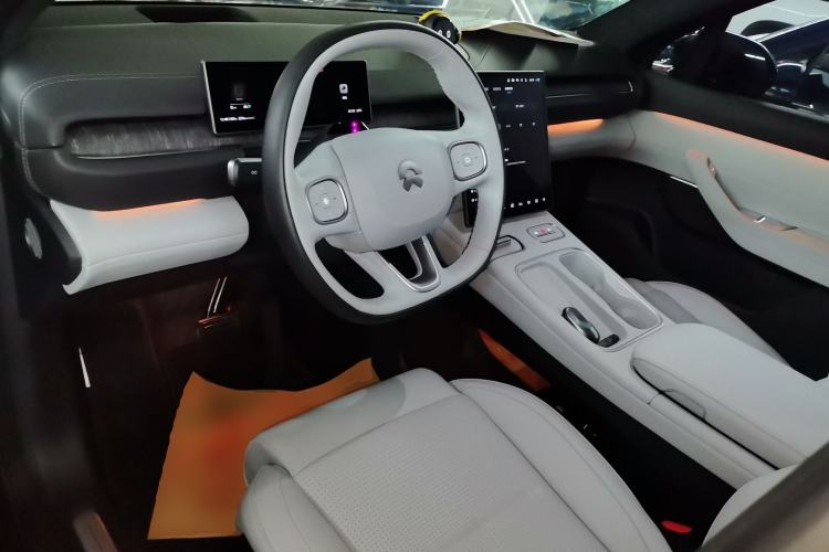 Used Nio ES6 2024 75 kWh Center Console