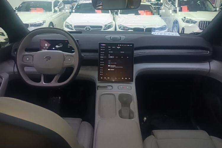 Used Nio ES6 2024 75 kWh Center Console