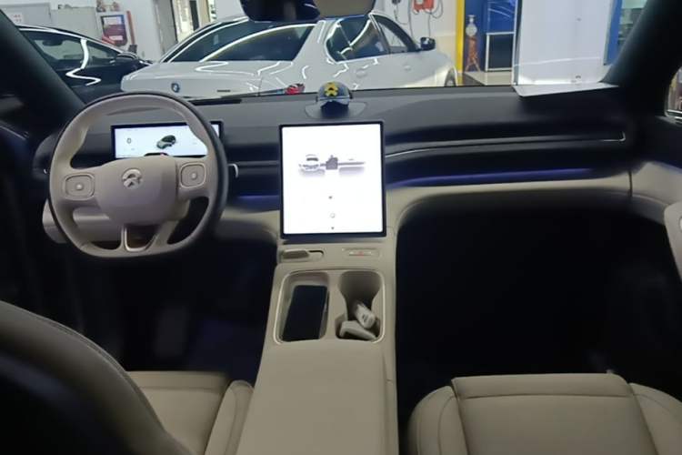 Used Nio ES6 2024 75 kWh Center Console