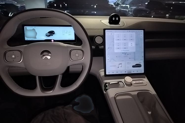 Used Nio ES6 2024 75 kWh Center Console