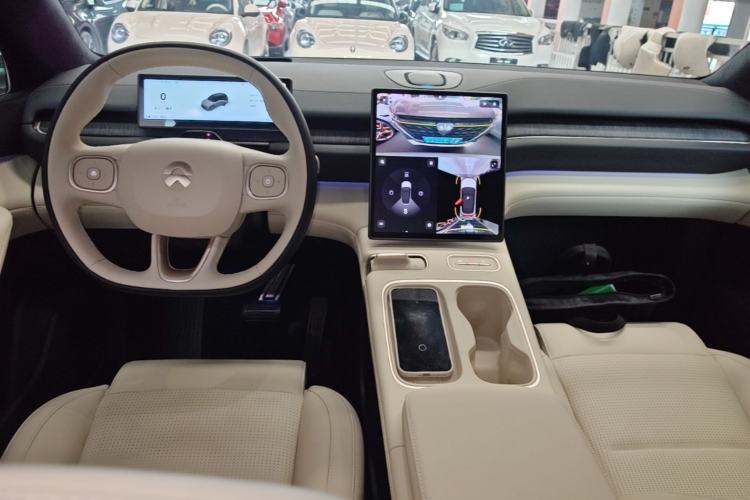 Used Nio ES6 2024 75 kWh Center Console