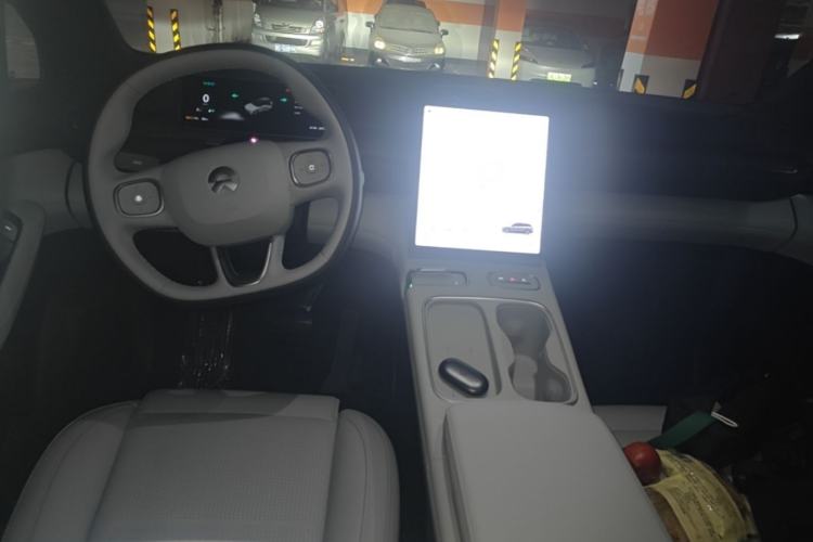 Used Nio ES6 2024 75 kWh Center Console