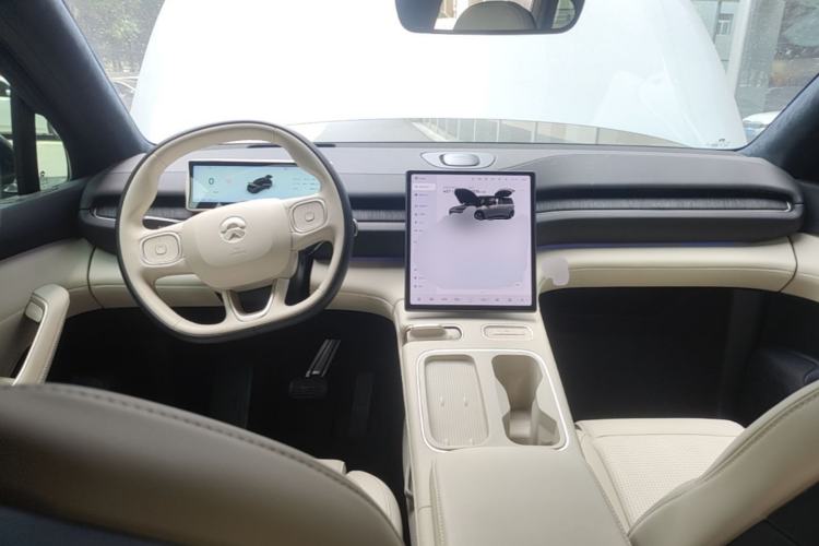 Used Nio ES6 2024 75 kWh Center Console