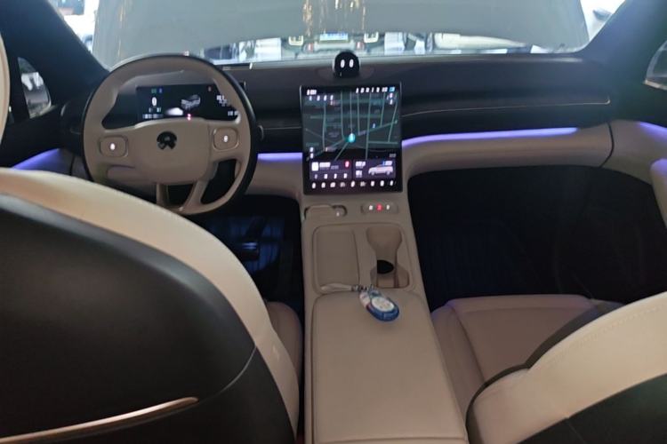 Used Nio ES6 2024 75 kWh Center Console