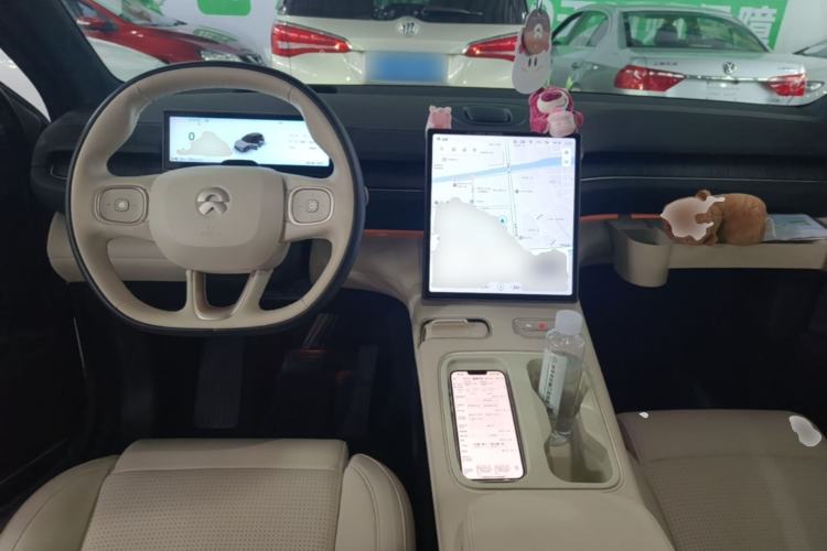 Used Nio ES6 2024 75 kWh Center Console