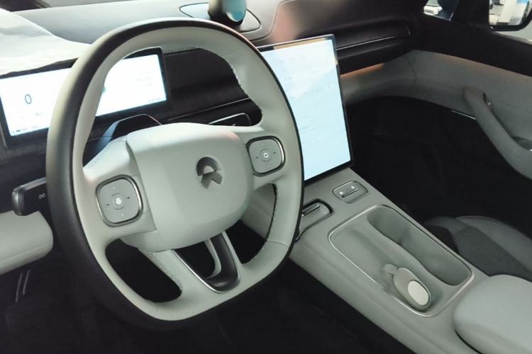 Used Nio ES6 2024 75 kWh Center Console