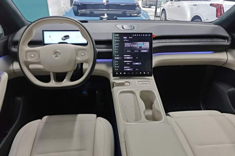 Used Nio ES6 2024 75 kWh Center Console