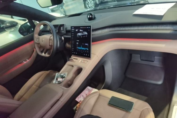 Used Nio ES6 2024 75 kWh Center Console