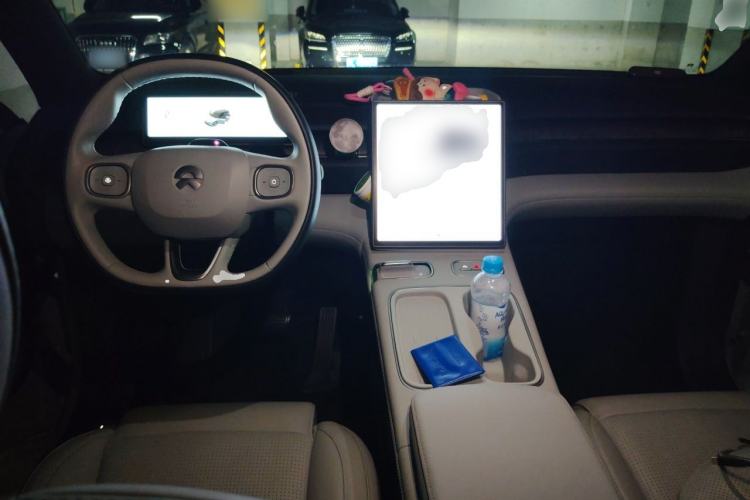 Used Nio ES6 2024 75 kWh Center Console