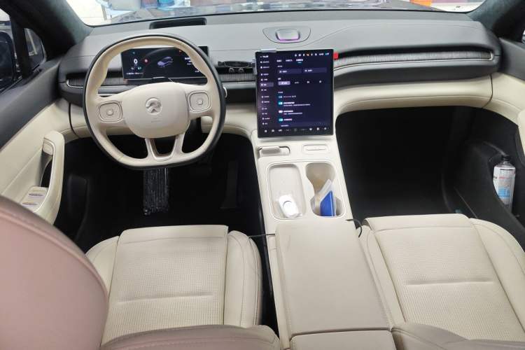 Used Nio ES6 2024 75 kWh Center Console