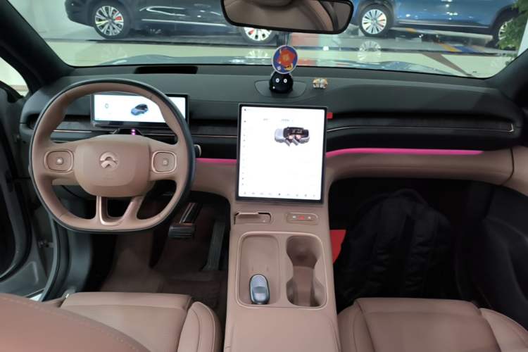 Used Nio ES6 2024 75 kWh Center Console
