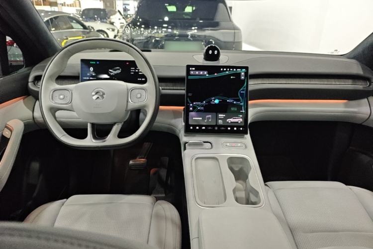 Used Nio ES6 2024 75 kWh Center Console