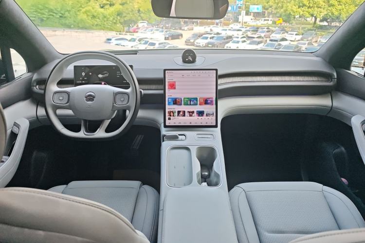 Used Nio ES6 2024 75 kWh Center Console