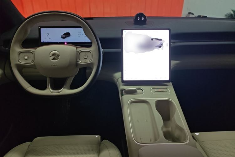 Used Nio ES6 2024 75 kWh Center Console